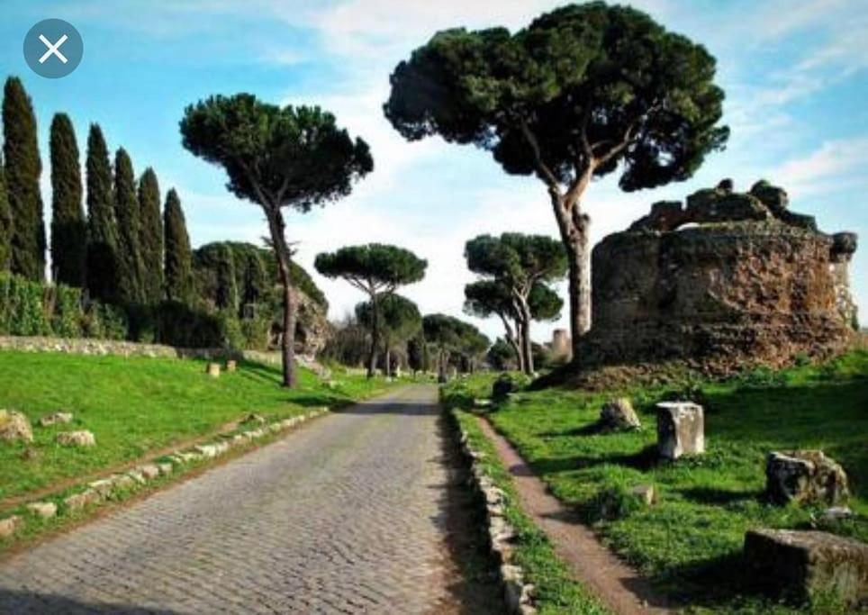 Basilica San Giovanni Appia Antica A Casa Di Amici ローマ エクステリア 写真